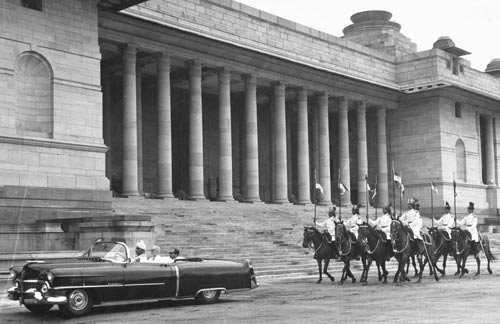 Presenting credentials, India, 1960