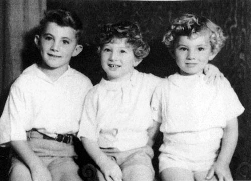 Barry with his brothers