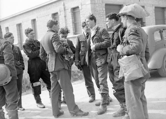 'Cobber' Kain and other airmen, 1940