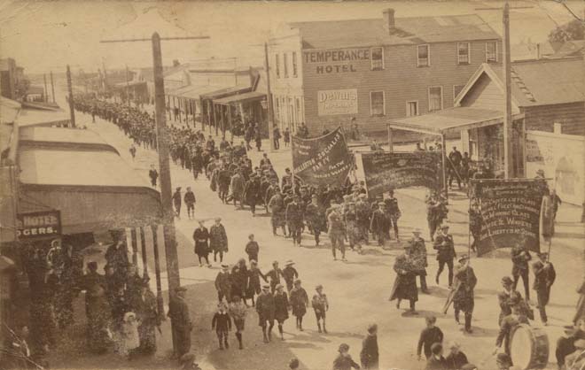 Waihī marchers