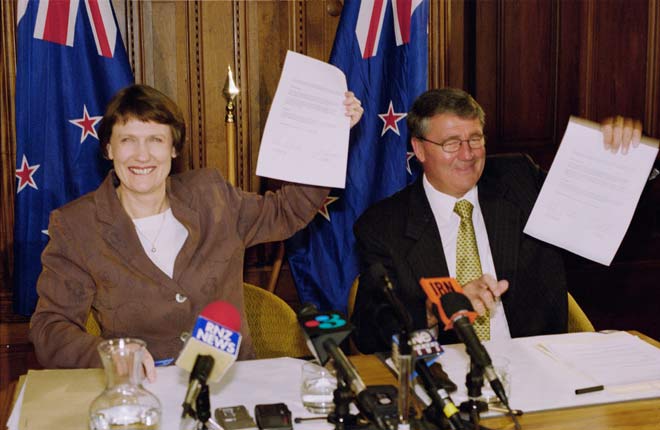 Signing a coalition agreement