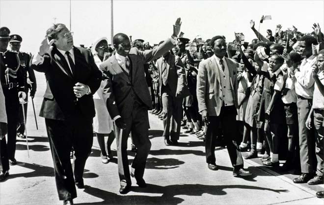 Political leaders: David Lange’s tour of Africa