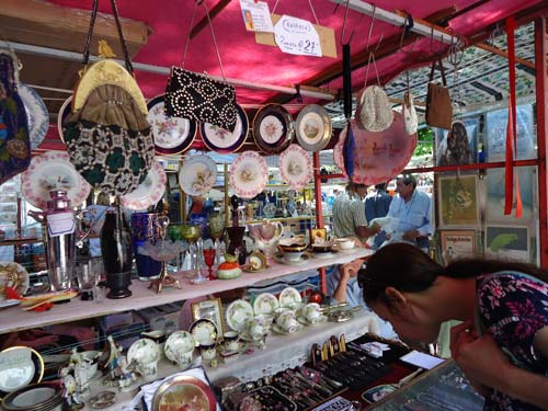 Tourism: antiques market in Buenos Aires