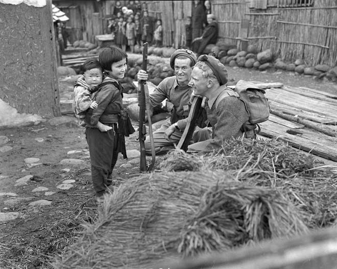 Jayforce soldiers with Japanese children, Mishima Island, Japan