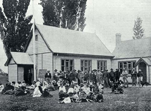 Gathering to vote, Kaiapoi, 1902