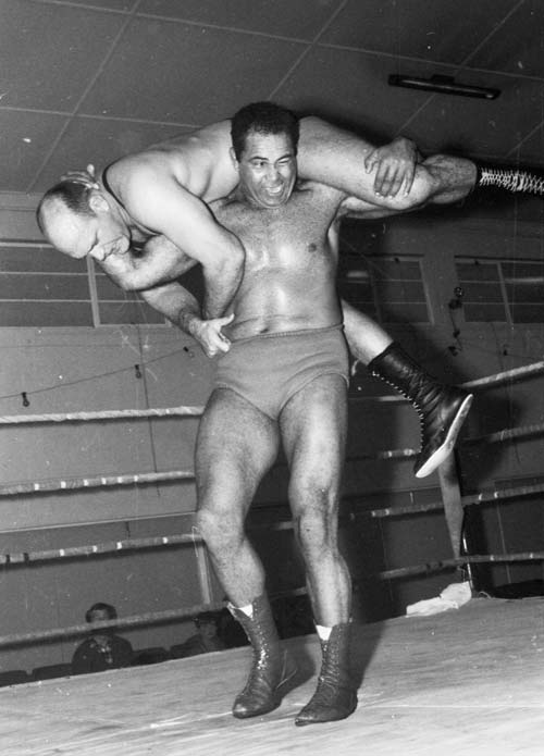 John da Silva wrestling Willem Hall, 1969