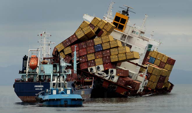 The wreck of the <em>Rena</em>