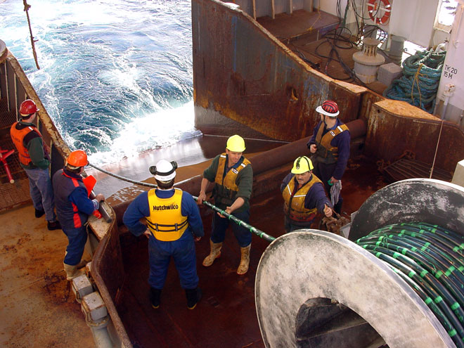 The <em>Tangaroa</em> surveying the continental shelf
