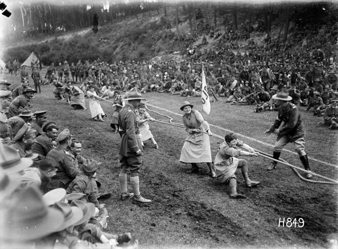 Women's tug-of-war, Étaples, 1918