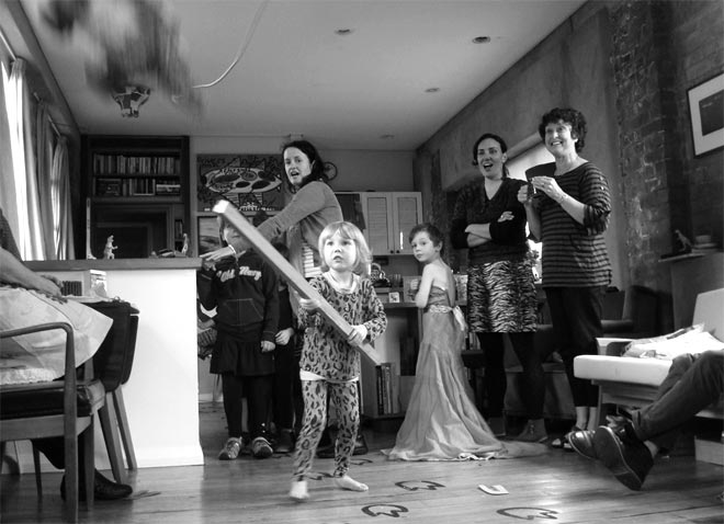 Birthday parties: bashing the piñata