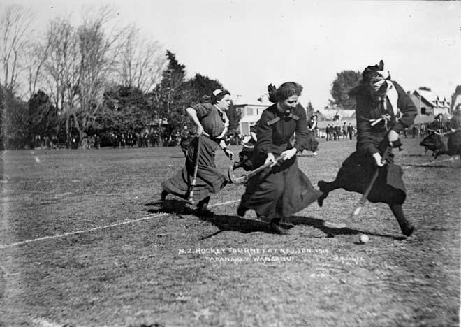 Women's hockey, 1910
