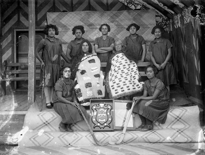 Pakipaki Young Māori Party hockey team, 1920s