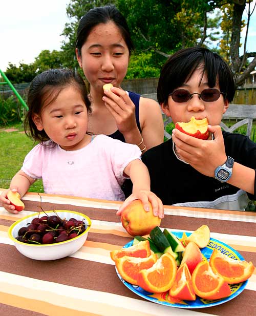 Children eating fruit, 2007