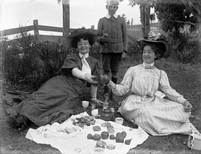 Picnic fare, early 1900s