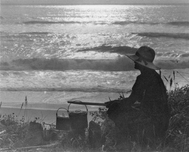Boiling billies at the beach, 1930s
