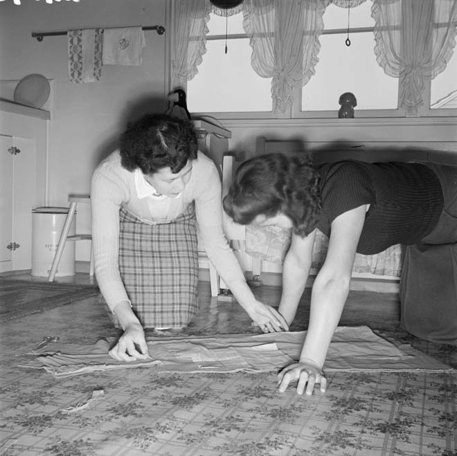 Working together, 1940s