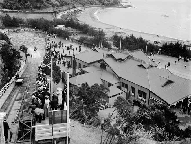 Crowd at the Days Bay water chute, 1910s