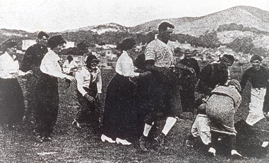 Women playing men's rugby team 