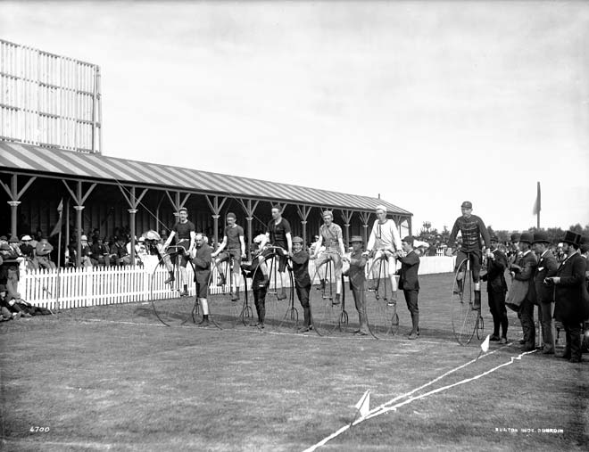 Penny-farthing race 