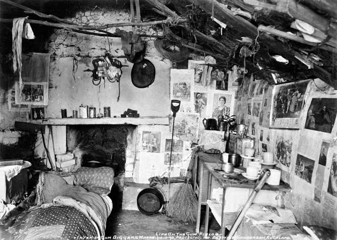 A gum digger’s whare, 1898