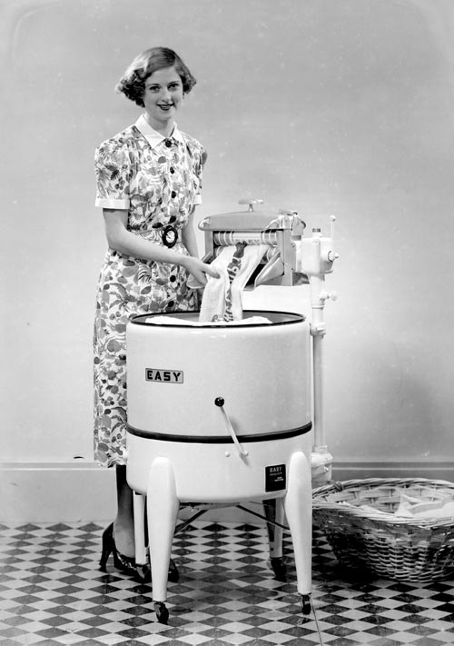 A woman and her washing machine, 1940