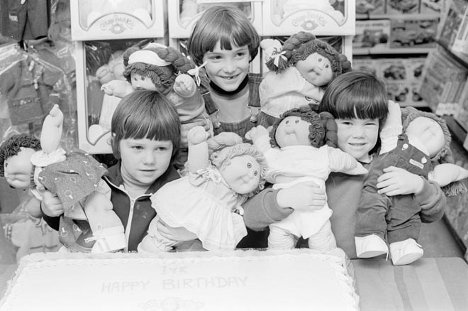 Children with Cabbage Patch Kids, 1985