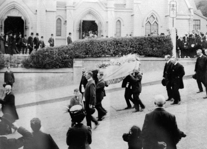 Thomas McKenzie's funeral procession, 1911