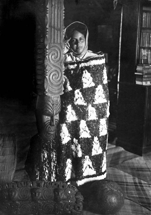 Maggie Papakura wearing kahu huruhuru, around 1909