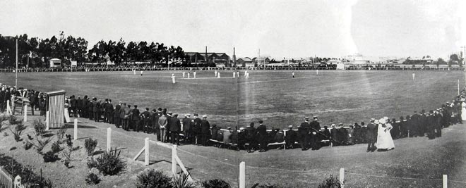 Cricket match at Carisbrook, 1910