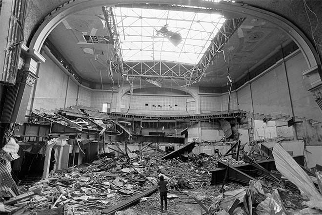 Demolishing the Majestic Theatre 