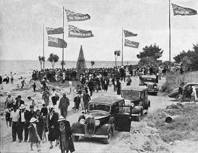 Unveiling of the cairn at Maketū, 1940