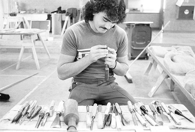 Carving a meeting house, 1986
