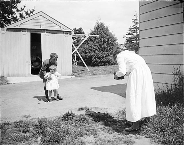 Photographing the photographer, 1918