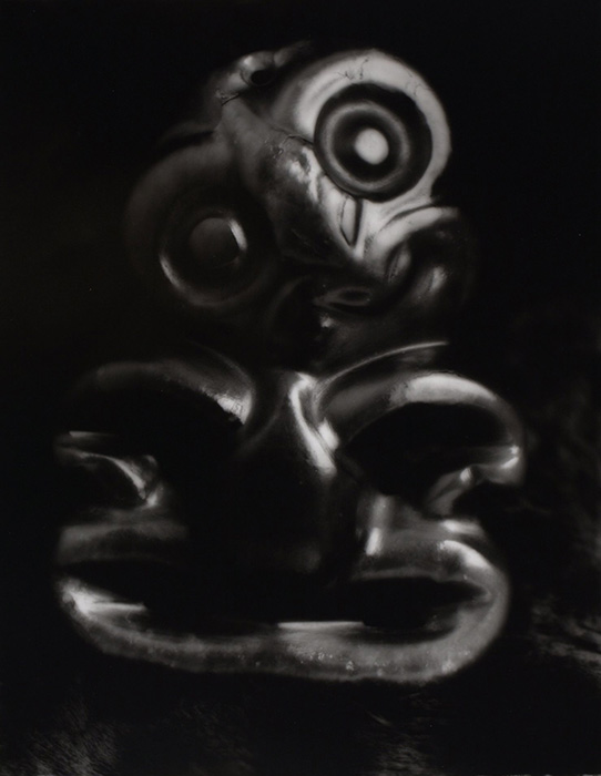  Fiona Pardington, 'Greenstone heitiki 16401, Otago'