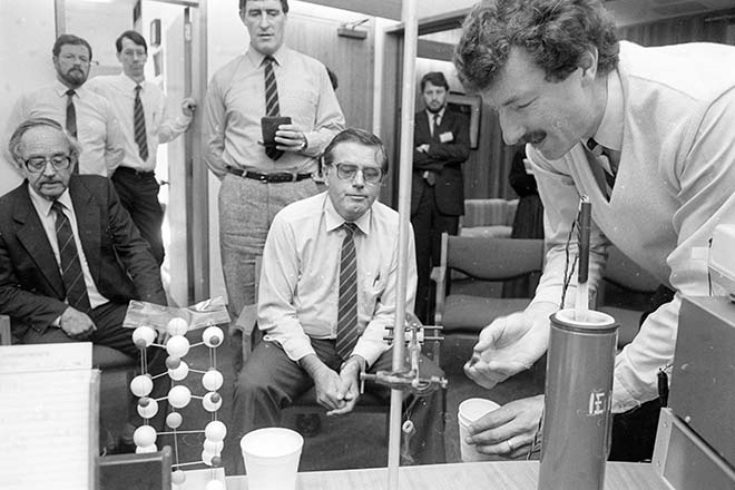 Jeff Tallon demonstrates superconductor developments, 1987