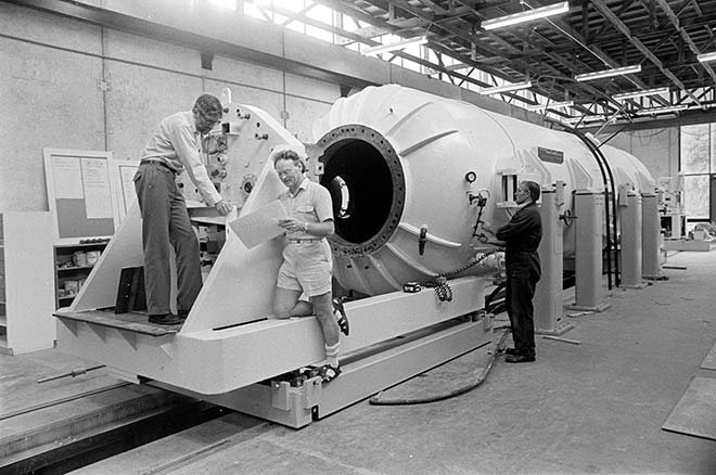 Installing the tandem accelerator at Gracefield