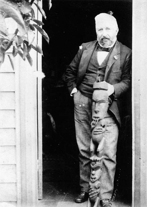 Thomas Morland Hocken with a Māori carving