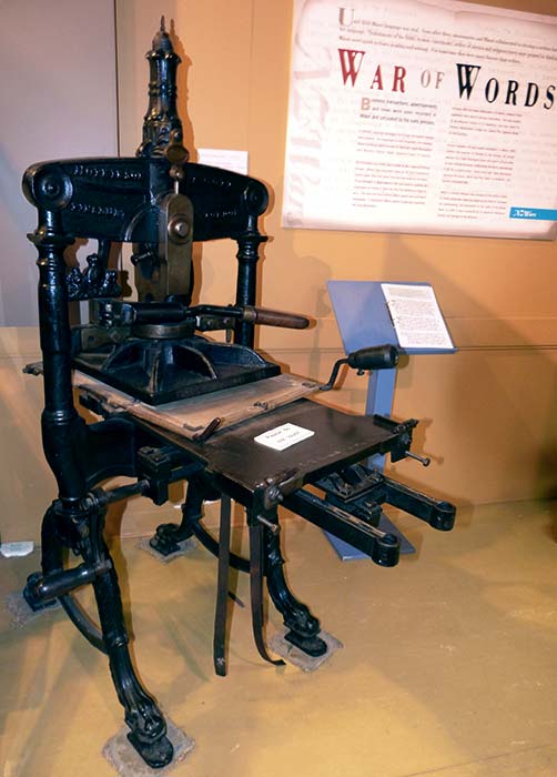 <em>Te Pihoihoi</em> printing press