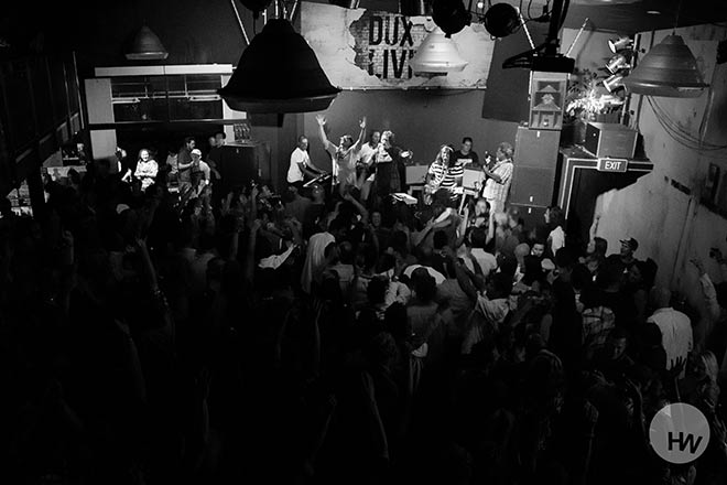 Dux Live, Addington