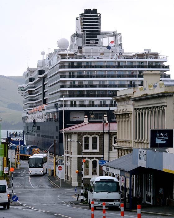 The <em>Oosterdam</em> at  Port Chalmers