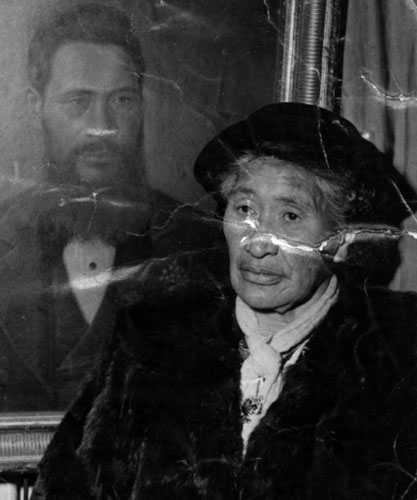 Te Heke-rangatira-ki-Nukutaurua Boyd in front of a painting of her grandfather, Hoani Te Rangitakaiwaho, by Gottfried Lindauer