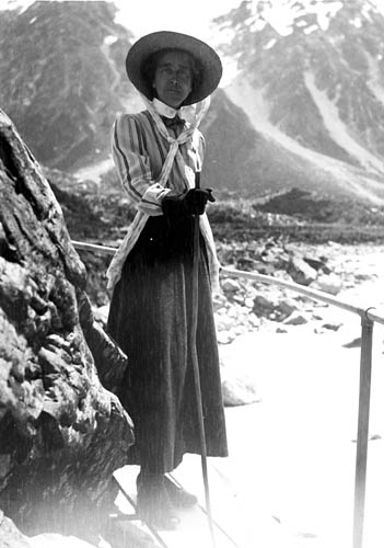 A photograph of Winifred Boys-Smith in front of a mountain