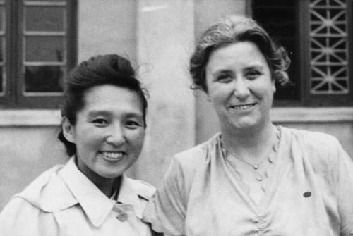 Mary Greig Campbell (right) and Takyoko Yamanouchi, 1950