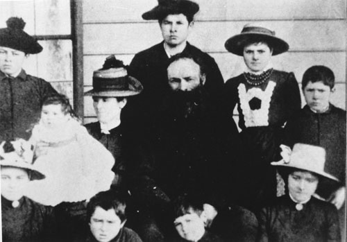 Abner Clough, possibly with family members