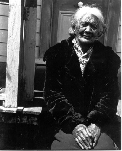 Piipi Raumati Cummins at Wekaweka, Northland, on Christmas Day, 1947