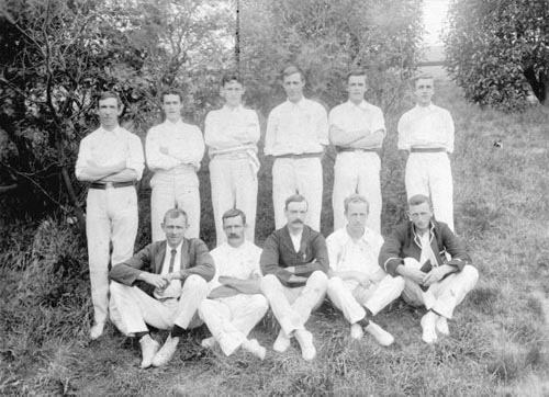 'Froggy' de la Mare in a cricket team