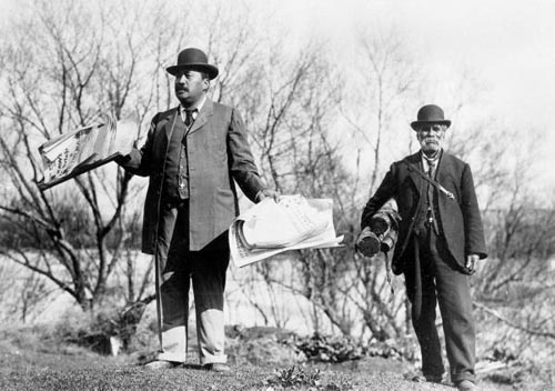 Hēnare Kaihau (left) addressing a rally