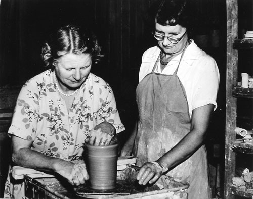Doris Lusk teaching pottery