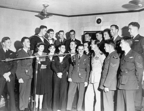 Nola Luxford with New Zealand and Australian servicemen in a New York radio studio