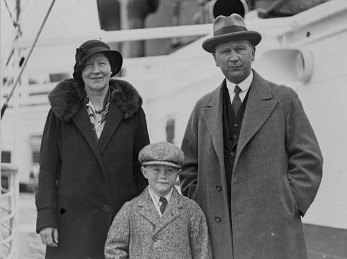 Humphrey O’Leary with his wife and son